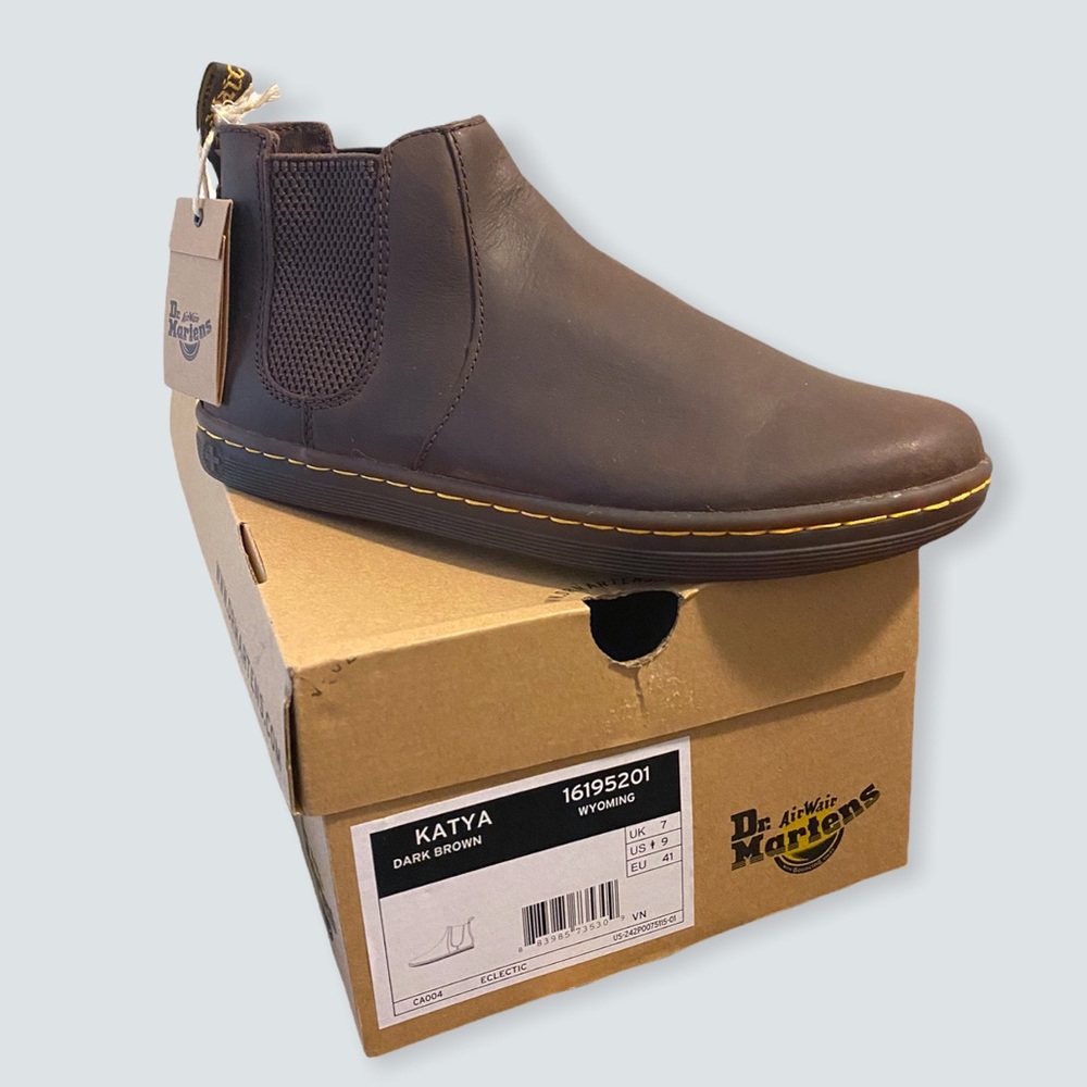 NIB Dr.Martens Wyoming Chelsea boots w9
